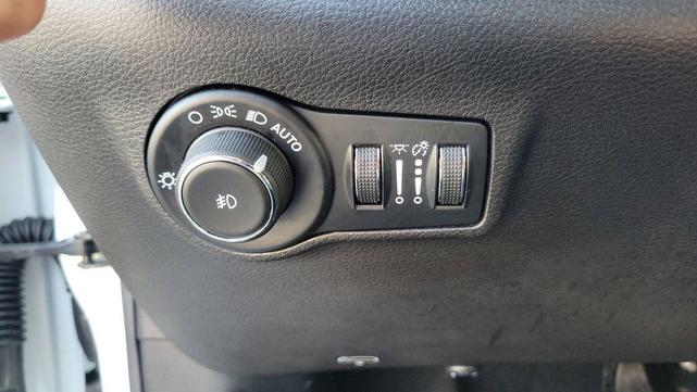 Photo of 2025 Bright White Clearcoat Jeep Compass