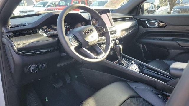 Photo of 2025 Bright White Clearcoat Jeep Compass