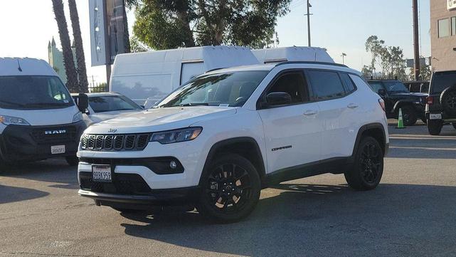 Photo of 2025 Bright White Clearcoat Jeep Compass