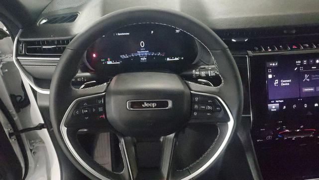 Photo of 2025 Bright White Clearcoat Jeep Grand Cherokee