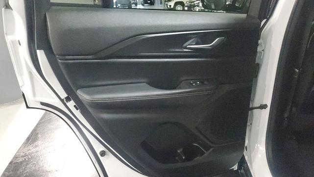 Photo of 2025 Bright White Clearcoat Jeep Grand Cherokee