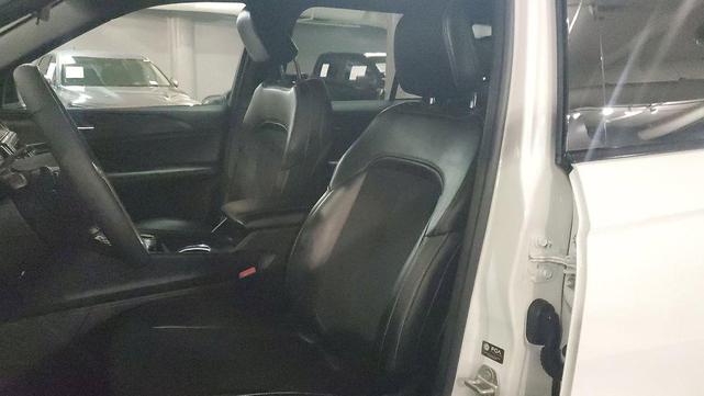 Photo of 2025 Bright White Clearcoat Jeep Grand Cherokee