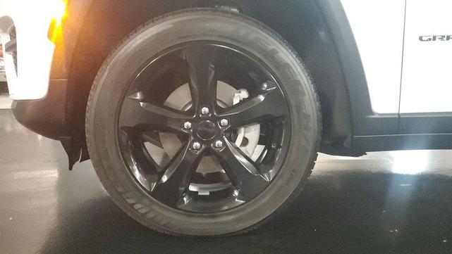 Photo of 2025 Bright White Clearcoat Jeep Grand Cherokee