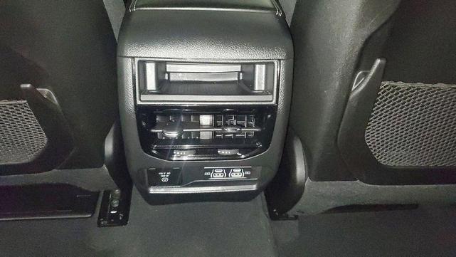 Photo of 2025 Bright White Clearcoat Jeep Grand Cherokee