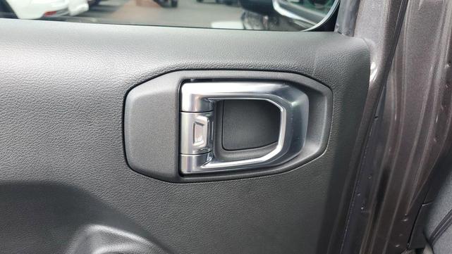 Photo of 2025 Granite Crystal Clearcoat Metallic Jeep Wrangler