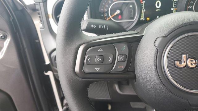 Photo of 2025 Granite Crystal Clearcoat Metallic Jeep Wrangler