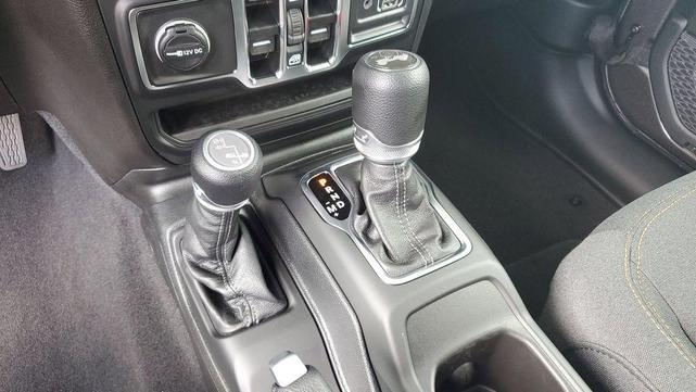 Photo of 2025 Granite Crystal Clearcoat Metallic Jeep Wrangler