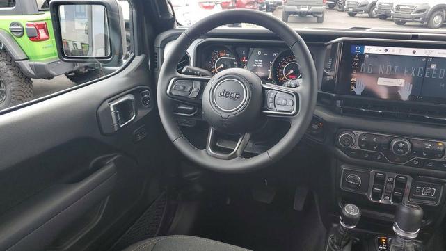 Photo of 2025 Granite Crystal Clearcoat Metallic Jeep Wrangler