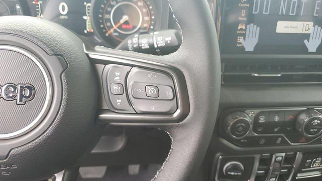 Photo of 2025 Granite Crystal Clearcoat Metallic Jeep Wrangler