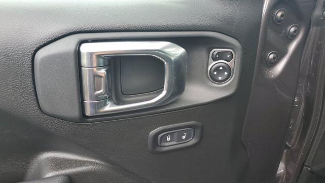 Photo of 2025 Granite Crystal Clearcoat Metallic Jeep Wrangler