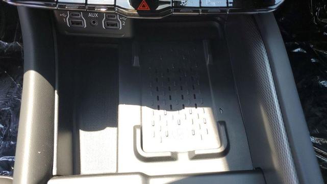 Photo of 2025 DB Black Crystal Clearcoat Dodge Durango