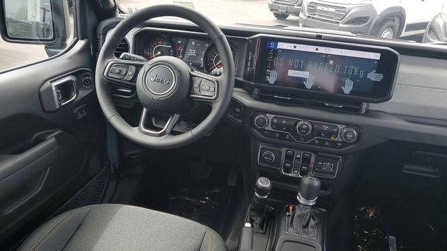 Photo of 2025 Anvil Clearcoat Jeep Wrangler