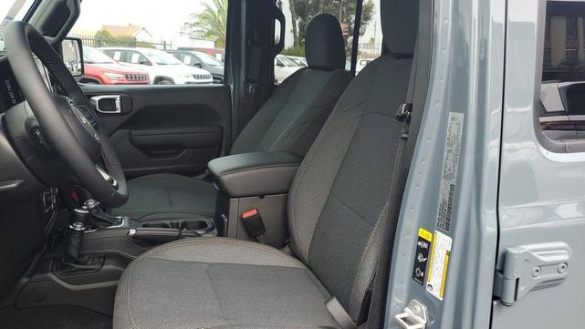Photo of 2025 Anvil Clearcoat Jeep Wrangler