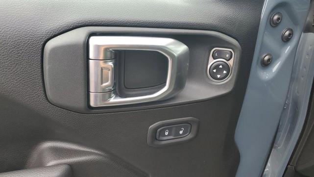 Photo of 2025 Anvil Clearcoat Jeep Wrangler