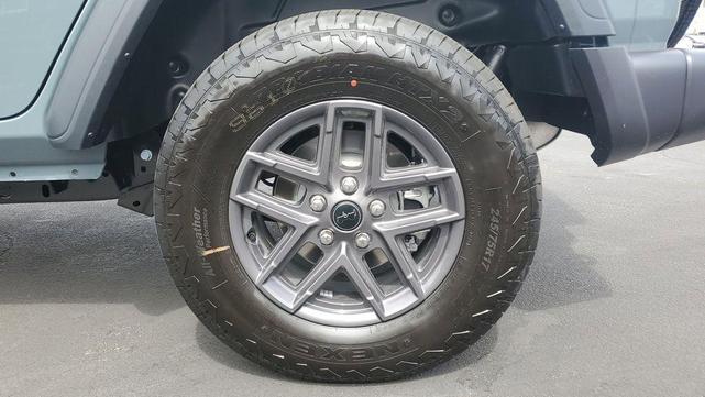 Photo of 2025 Anvil Clearcoat Jeep Wrangler