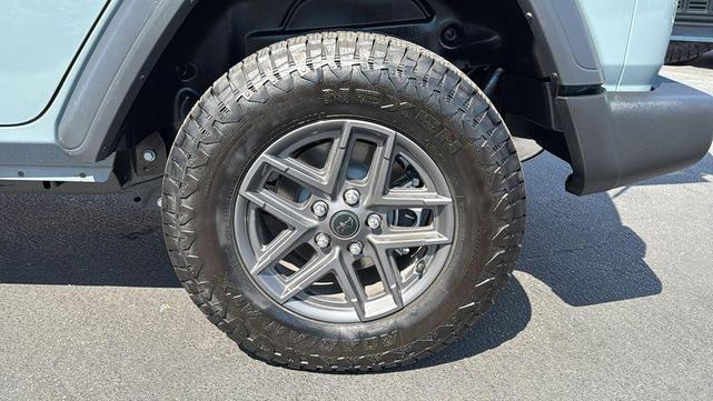 Photo of 2025 Anvil Clearcoat Jeep Wrangler