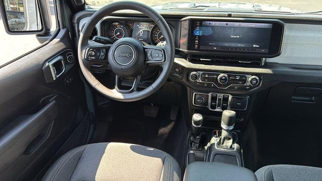 Photo of 2025 Anvil Clearcoat Jeep Wrangler