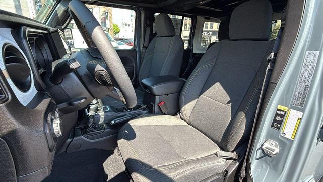 Photo of 2025 Anvil Clearcoat Jeep Wrangler