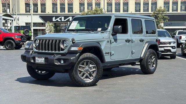 Photo of 2025 Anvil Clearcoat Jeep Wrangler
