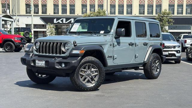 Photo of 2025 Anvil Clearcoat Jeep Wrangler