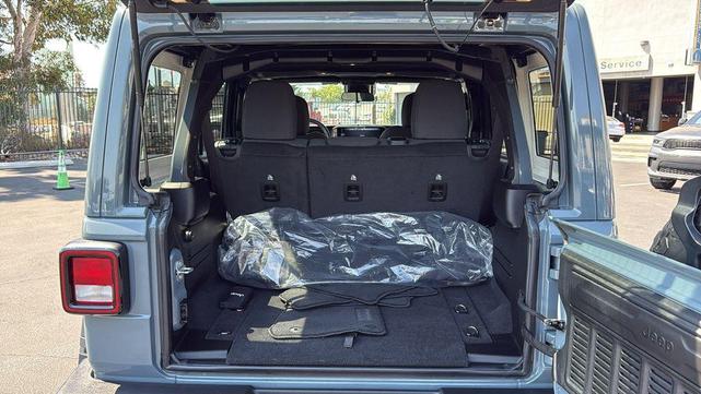 Photo of 2025 Anvil Clearcoat Jeep Wrangler