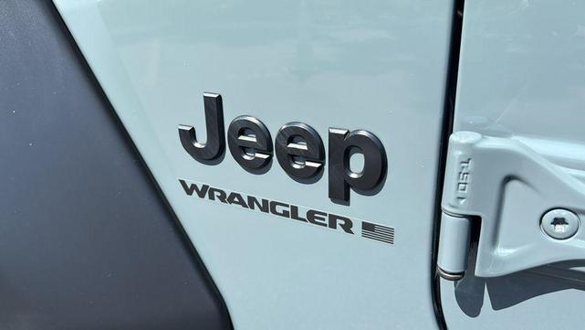 Photo of 2025 Anvil Clearcoat Jeep Wrangler