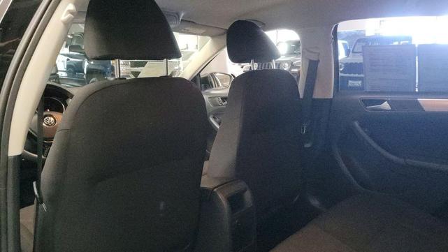 Photo of 2015 Reflex Silver Metallic Volkswagen Jetta