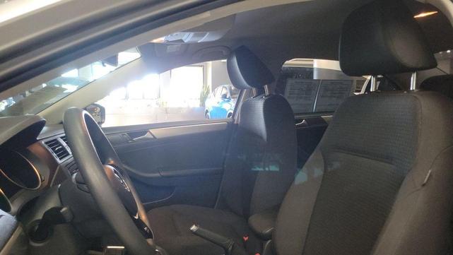 Photo of 2015 Reflex Silver Metallic Volkswagen Jetta