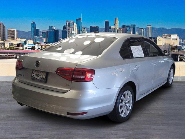 Photo of 2015 Reflex Silver Metallic Volkswagen Jetta