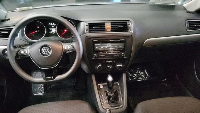 Photo of 2015 Reflex Silver Metallic Volkswagen Jetta