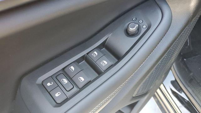 Photo of 2025 Diamond Black Jeep Grand Cherokee L