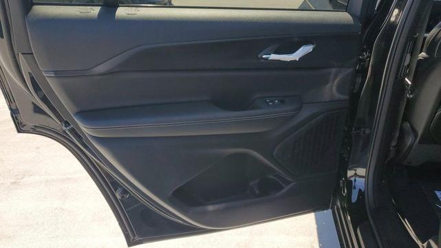 Photo of 2025 Diamond Black Jeep Grand Cherokee L