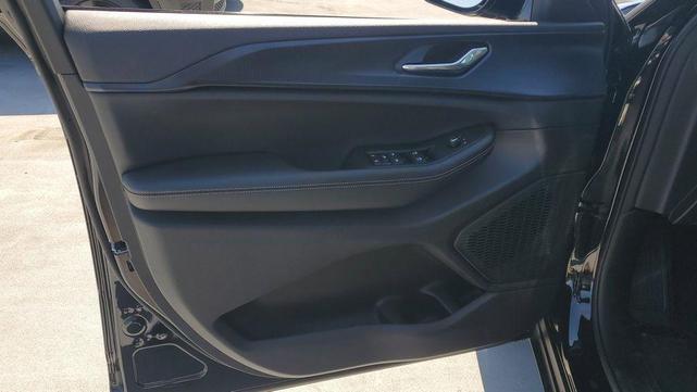 Photo of 2025 Diamond Black Jeep Grand Cherokee L