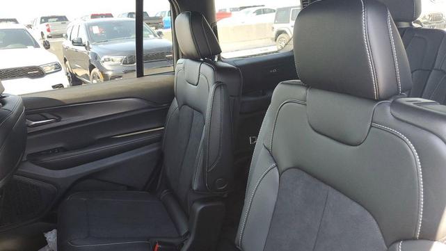 Photo of 2025 Diamond Black Jeep Grand Cherokee L