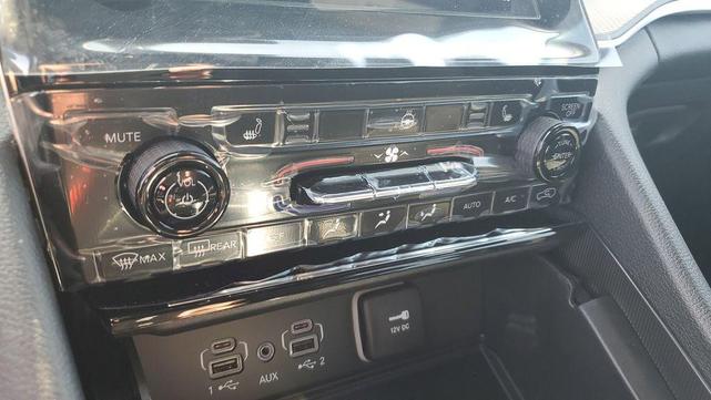 Photo of 2025 Diamond Black Jeep Grand Cherokee L