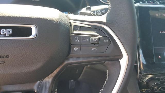 Photo of 2025 Diamond Black Jeep Grand Cherokee L
