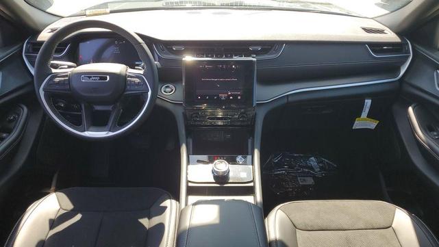 Photo of 2025 Diamond Black Jeep Grand Cherokee L