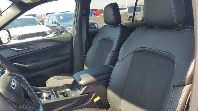 Photo of 2025 Diamond Black Jeep Grand Cherokee L