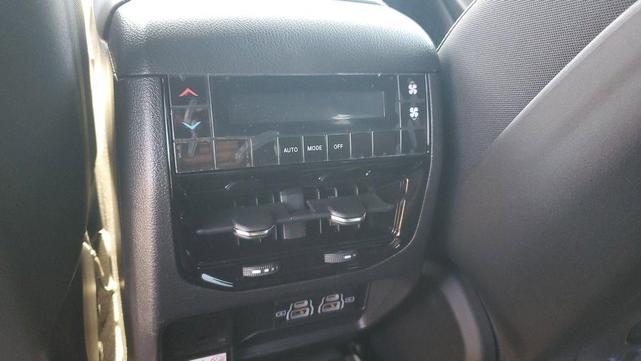 Photo of 2025 Diamond Black Jeep Grand Cherokee L