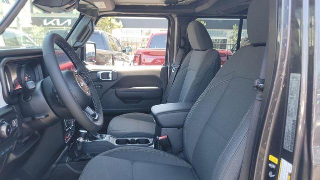 Photo of 2025 Granite Crystal Clearcoat Metallic Jeep Wrangler 4xe