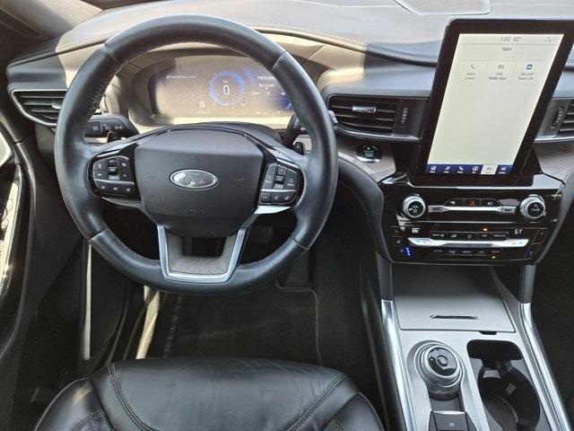Photo of 2021 Gray Metallic Ford Explorer