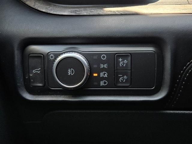 Photo of 2021 Gray Metallic Ford Explorer
