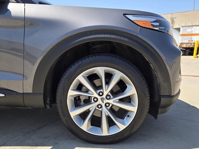 Photo of 2021 Gray Metallic Ford Explorer