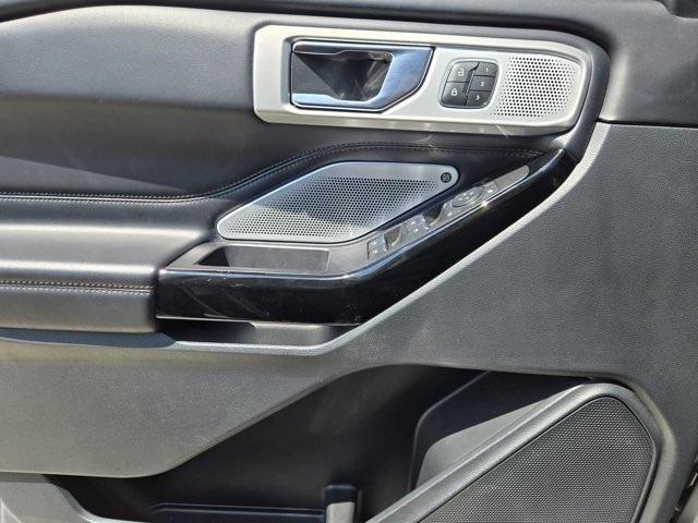 Photo of 2021 Gray Metallic Ford Explorer