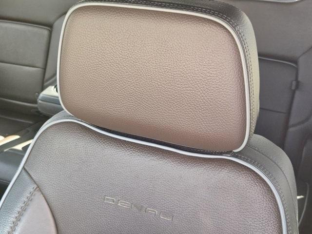 Photo of 2024 Onyx Black GMC Sierra 2500