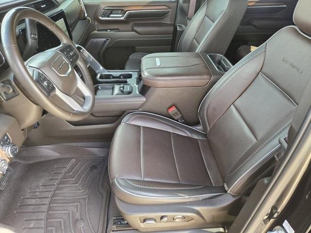 Photo of 2024 Onyx Black GMC Sierra 2500