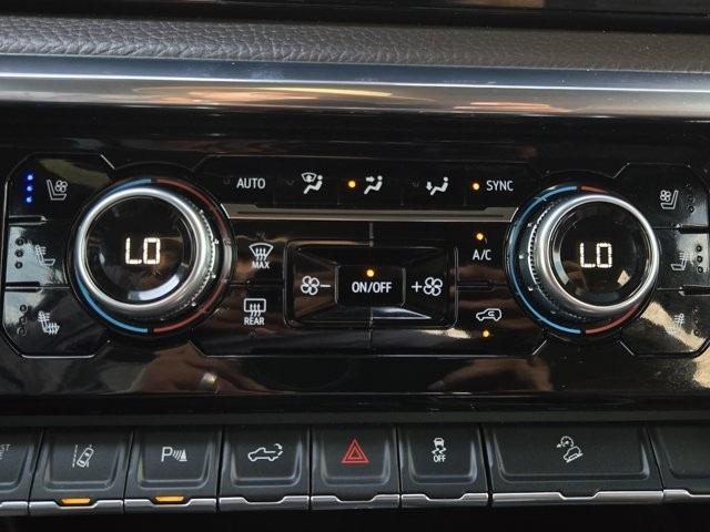 Photo of 2024 Onyx Black GMC Sierra 2500