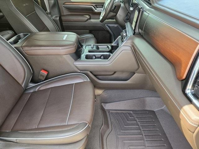 Photo of 2024 Onyx Black GMC Sierra 2500