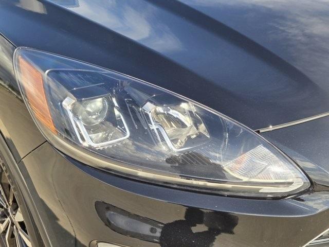 Photo of 2022 Agate Black Metallic Ford Escape