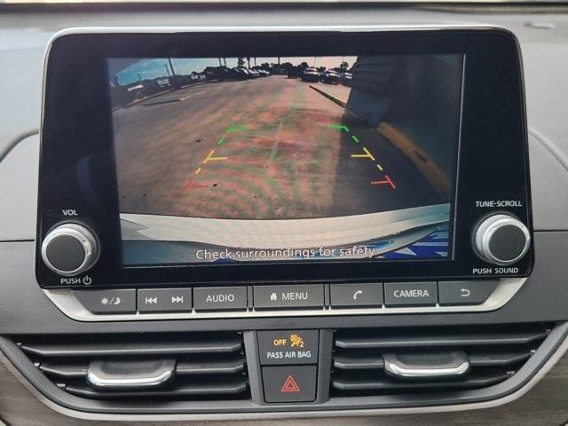 Photo of 2023 White Nissan Altima